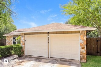 7002 Settlers Ridge in San Antonio, TX - Building Photo - Building Photo