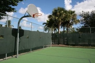 711 Forest Club Dr in Wellington, FL - Building Photo - Building Photo