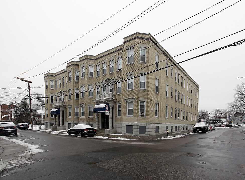 Gardner St in Allston, MA - Foto de edificio