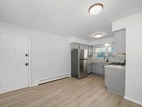 8921 S Cottage Grove Ave in Chicago, IL - Building Photo - Building Photo