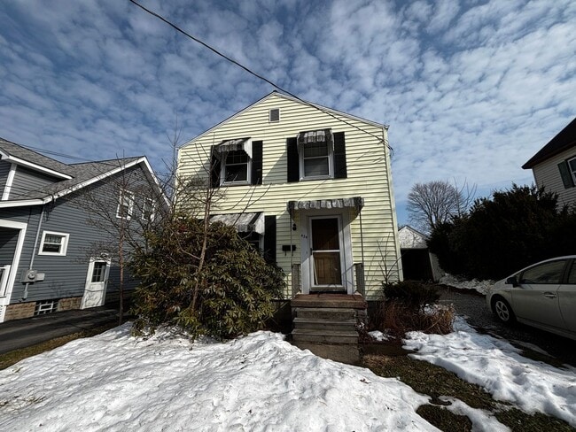 property at 429 W Poplar St