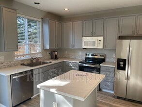 16140 NW Fescue Ct in Portland, OR - Building Photo - Building Photo