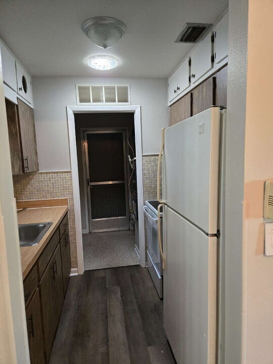 5143 Wellington Rd in Spring Hill, FL - Building Photo