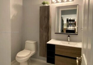 2425 SW 27th Ave in Coral Gables, FL - Building Photo - Building Photo