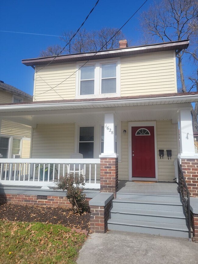 1628 Mathews Terrace-Unit -Unit B in Portsmouth, VA - Building Photo - Building Photo