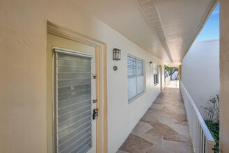 909 Flanders S in Delray Beach, FL - Building Photo - Building Photo