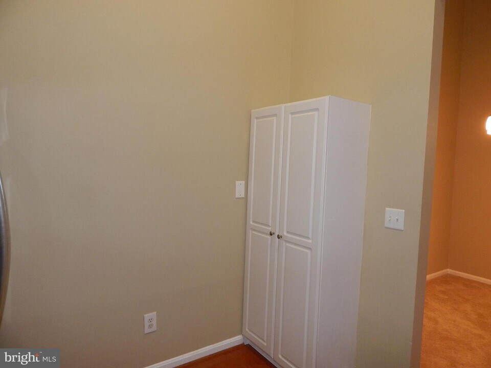 7707 Haynes Point Way-Unit -I in Alexandria, VA - Building Photo