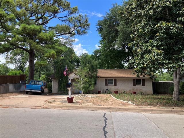 property at 1917 Dogwood Dr