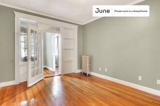 Private bedroom in 3 bed/2 bath Home in Boston, MA - Building Photo - Building Photo