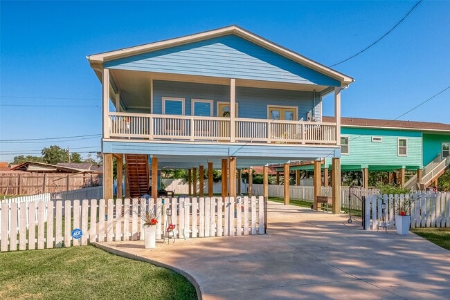 property at 108 Bay Oaks Dr