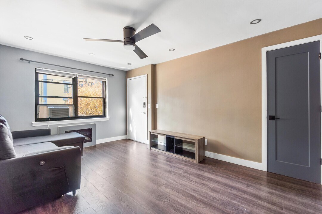 99 W 2nd St in Bayonne, NJ - Building Photo