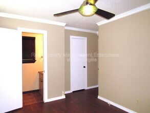 701 NW 2nd St in Moore, OK - Building Photo - Building Photo