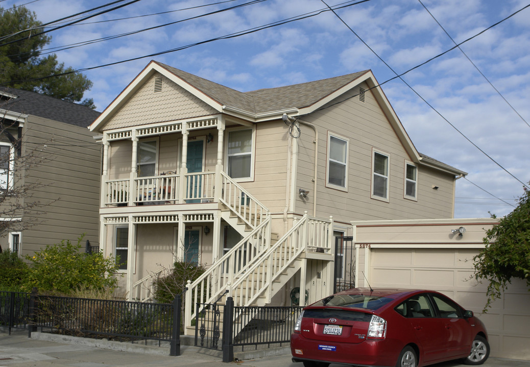 5876 Vallejo St in Emeryville, CA - Building Photo