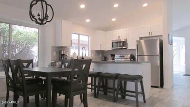 8620 W Paradise Ln in Peoria, AZ - Building Photo - Building Photo