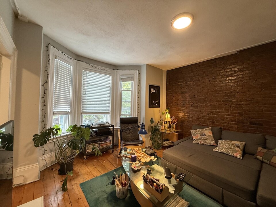 7 School St, Unit 2 in Somerville, MA - Building Photo