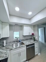 1566 SE Royal Green Cir in Port St. Lucie, FL - Building Photo