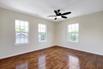 834 W Russell Pl, Unit 1 in San Antonio, TX - Building Photo - Building Photo