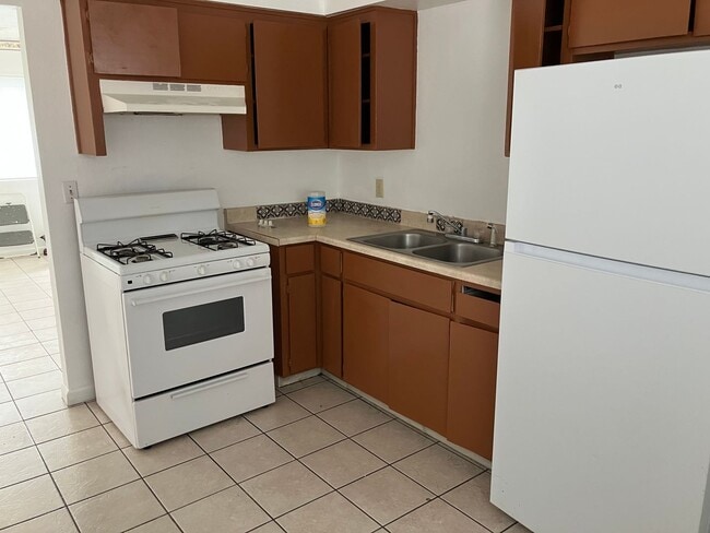 property at 926 W 13th St