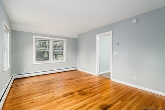 9 Nicholas Square in New Milford, CT - Building Photo - Building Photo