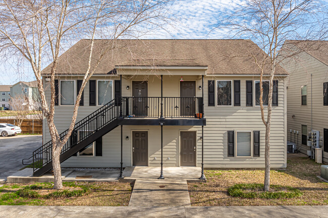 Guidry Row Apartment Homes in Lafayette, LA - Foto de edificio - Building Photo