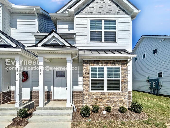 328 Raines Ct in Lebanon, TN - Building Photo