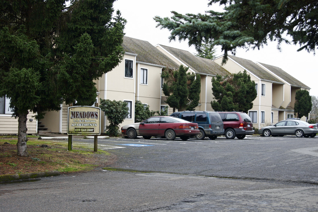 Meadows Apartments in Sheridan, OR - Foto de edificio