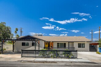 1001 E Saint Louis Ave in Las Vegas, NV - Building Photo - Building Photo