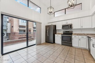 330 S Farmer Ave in Tempe, AZ - Building Photo