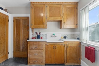 3179 W 111th St-Unit -Upstairs in Cleveland, OH - Building Photo - Building Photo