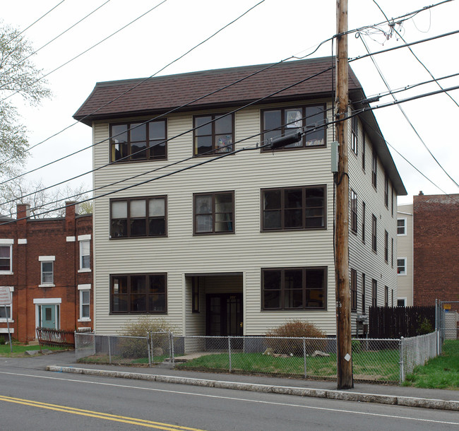 597 Chicopee St in Chicopee, MA - Building Photo - Building Photo