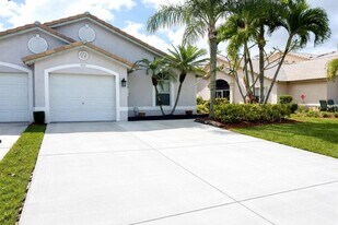 10614 Lake Shore Dr in Wellington, FL - Building Photo