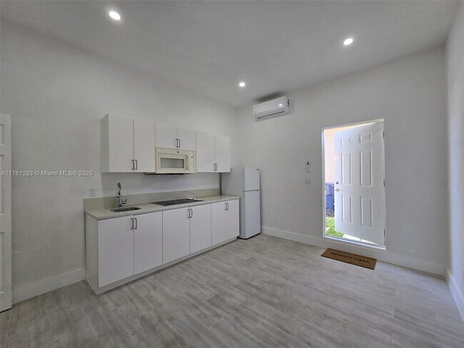 18112 SW 144th Ct-Unit -1 in Miami, FL - Building Photo - Building Photo