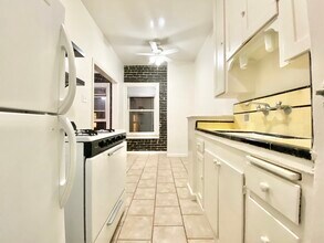 608 S Dunsmuir Ave in Los Angeles, CA - Foto de edificio - Building Photo