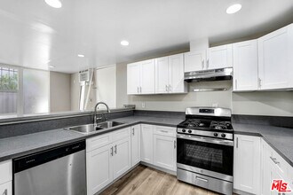 932 Maltman Ave in Los Angeles, CA - Building Photo - Building Photo