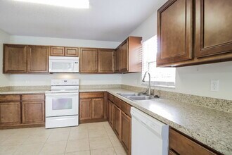 3137 Holland Dr in Orlando, FL - Foto de edificio - Building Photo