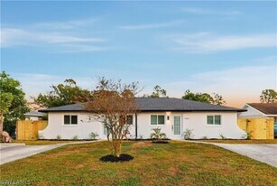 7599 Winged Foot Dr in Ft. Myers, FL - Building Photo