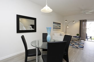 Mirage Bay Luxury Apartments in Ft. Myers, FL - Building Photo - Interior Photo