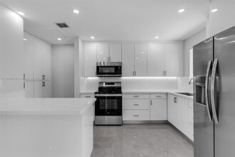 10790 SW 66th Dr in Miami, FL - Foto de edificio - Building Photo