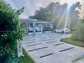 390 NE 165th St in Miami, FL - Building Photo - Building Photo