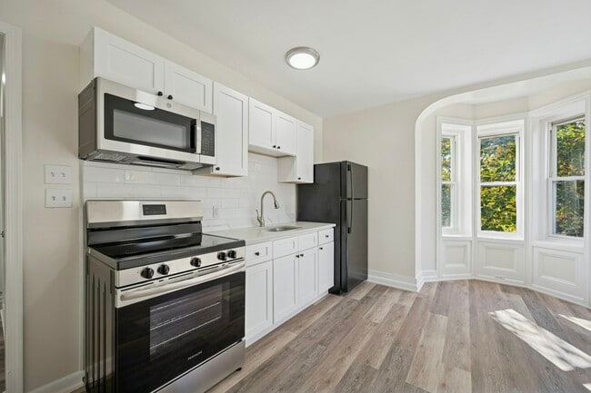 109 W Queen Ln in Philadelphia, PA - Building Photo - Building Photo