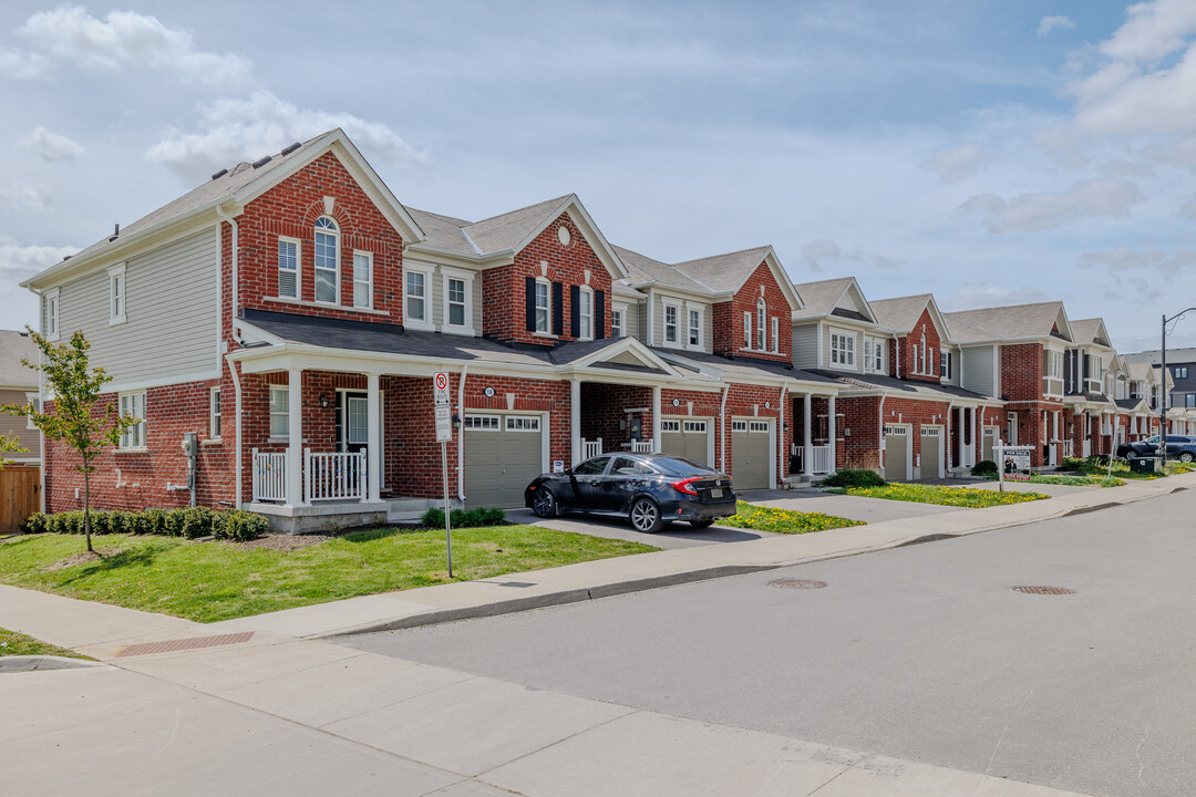 19 Ridge Rd in Cambridge, ON - Building Photo