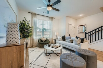The Artifact Townhomes in Aurora, CO - Foto de edificio - Building Photo