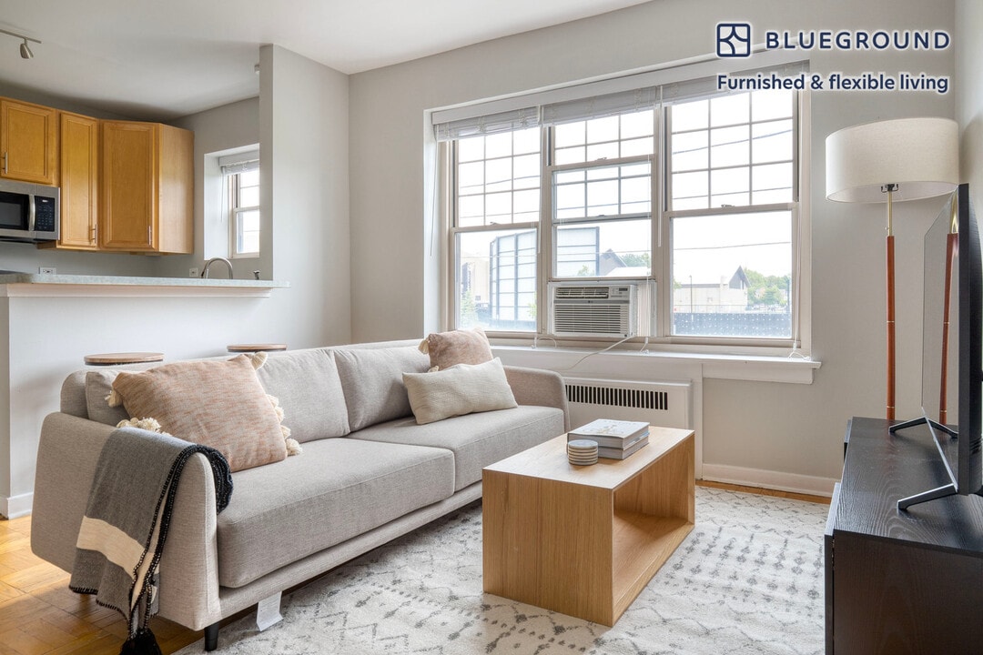 2752 Hampton Pkwy, Unit FL1-ID951 in Evanston, IL - Foto de edificio