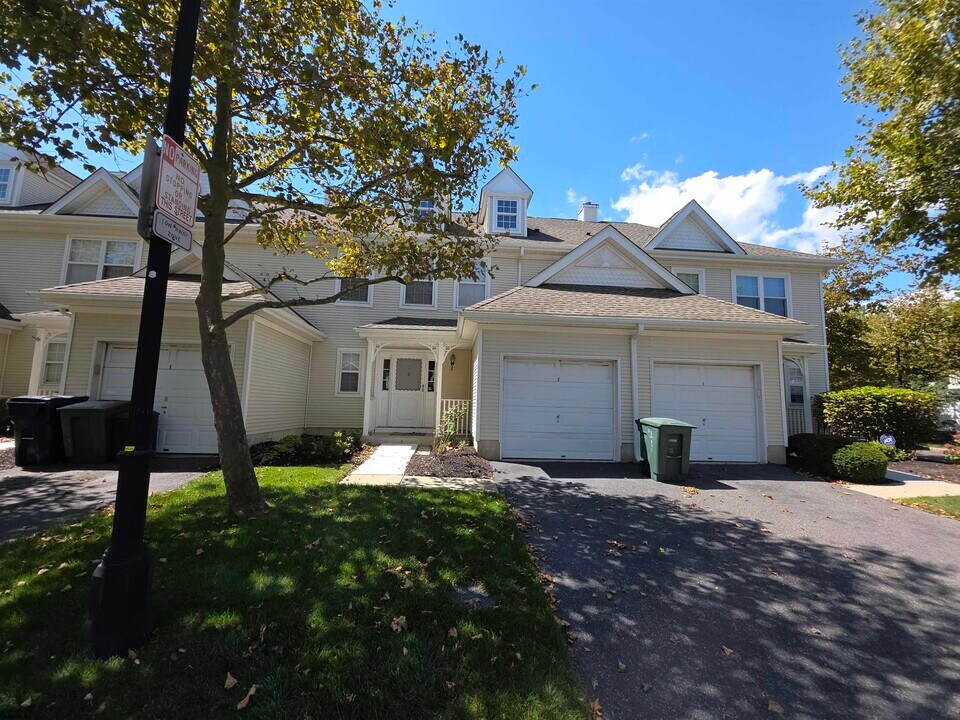 2 Anchorage Ct in Atlantic City, NJ - Building Photo