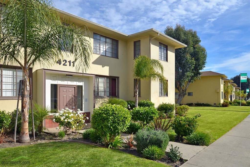 Santa Rosalia Apartment Homes in Los Angeles, CA
