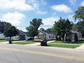 Howe Road Houses in Wayne, MI - Building Photo - Building Photo