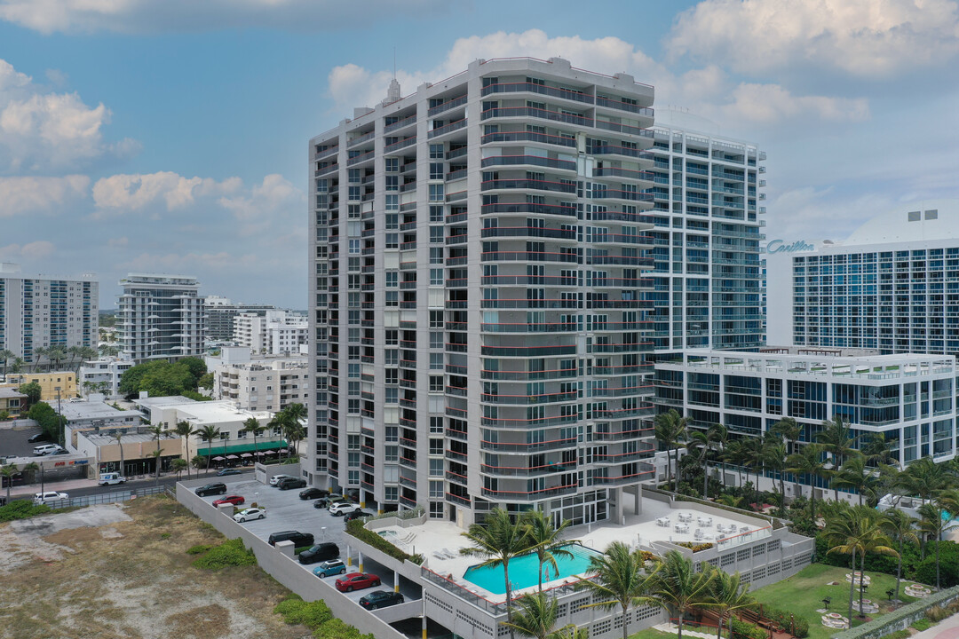 Carillon Condos in Miami Beach, FL - Foto de edificio