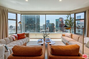 801S S Grand Ave in Los Angeles, CA - Building Photo