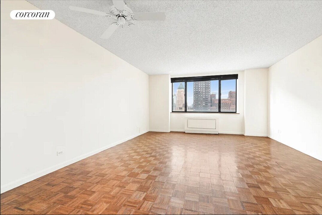 30 W 61st St in New York, NY - Building Photo