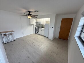 347 Elm St in Hollywood, FL - Building Photo - Building Photo